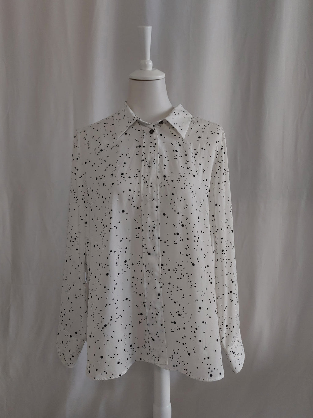 Gemusterte Bluse in Weiß mit schwarzem Print