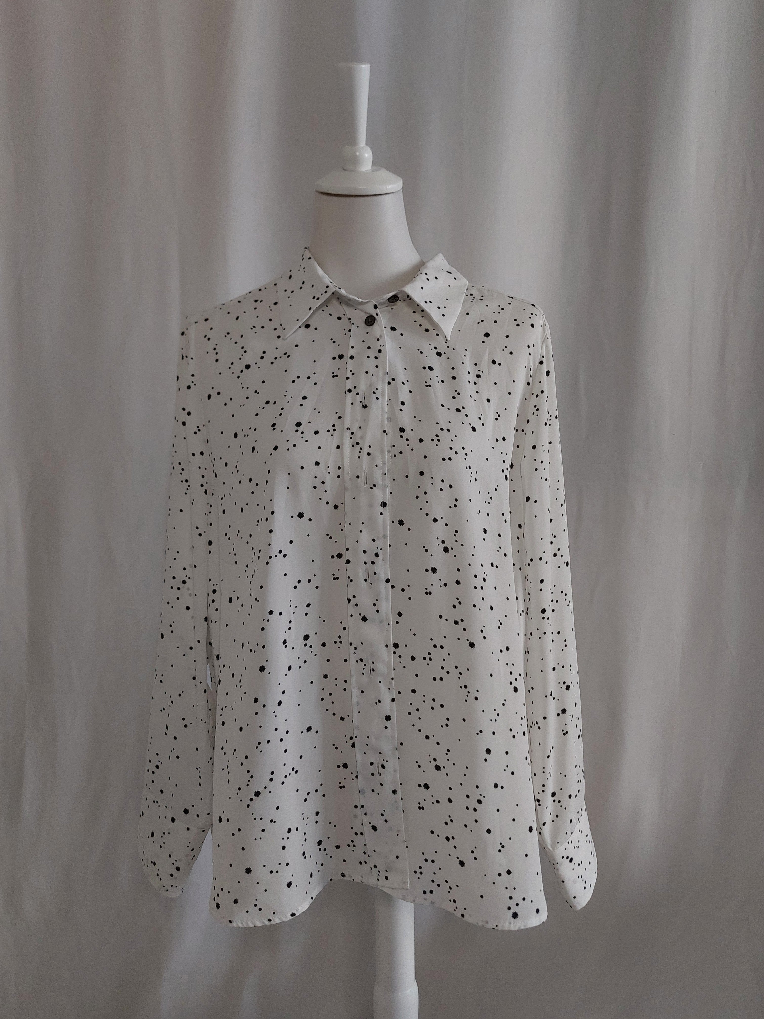 Gemusterte Bluse in Weiß mit schwarzem Print