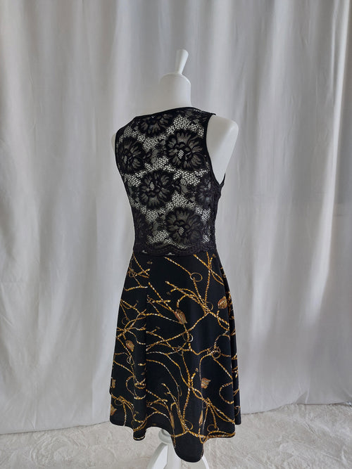 Elegantes Kleid mit Spitzenoberteil